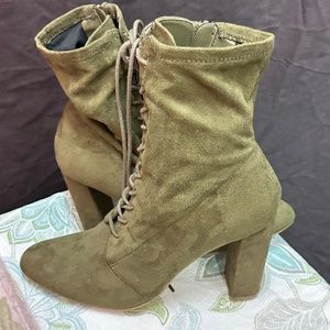 Steve Madden Suede Boots 2.5 inch heel  Half Calf Size 9.5 Women